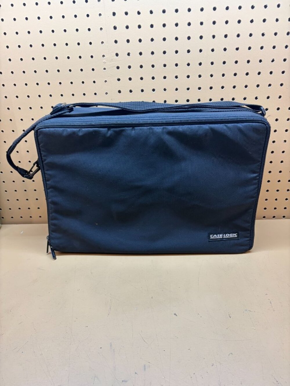 Case Logic 60 CD/DVD Storage Case W Black Zipper Closure 4 Compartments